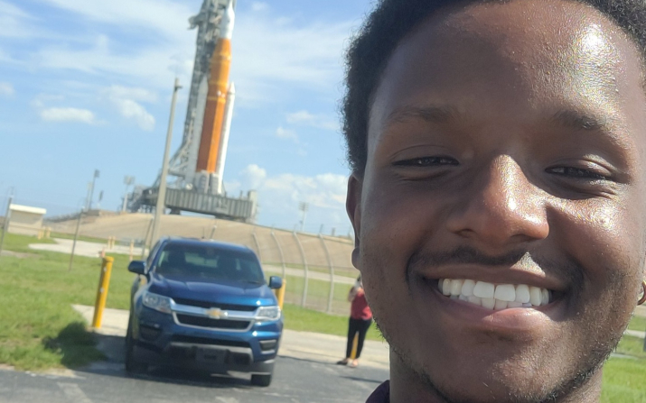 Jamie poses with Artemis I at Kennedy Space Center