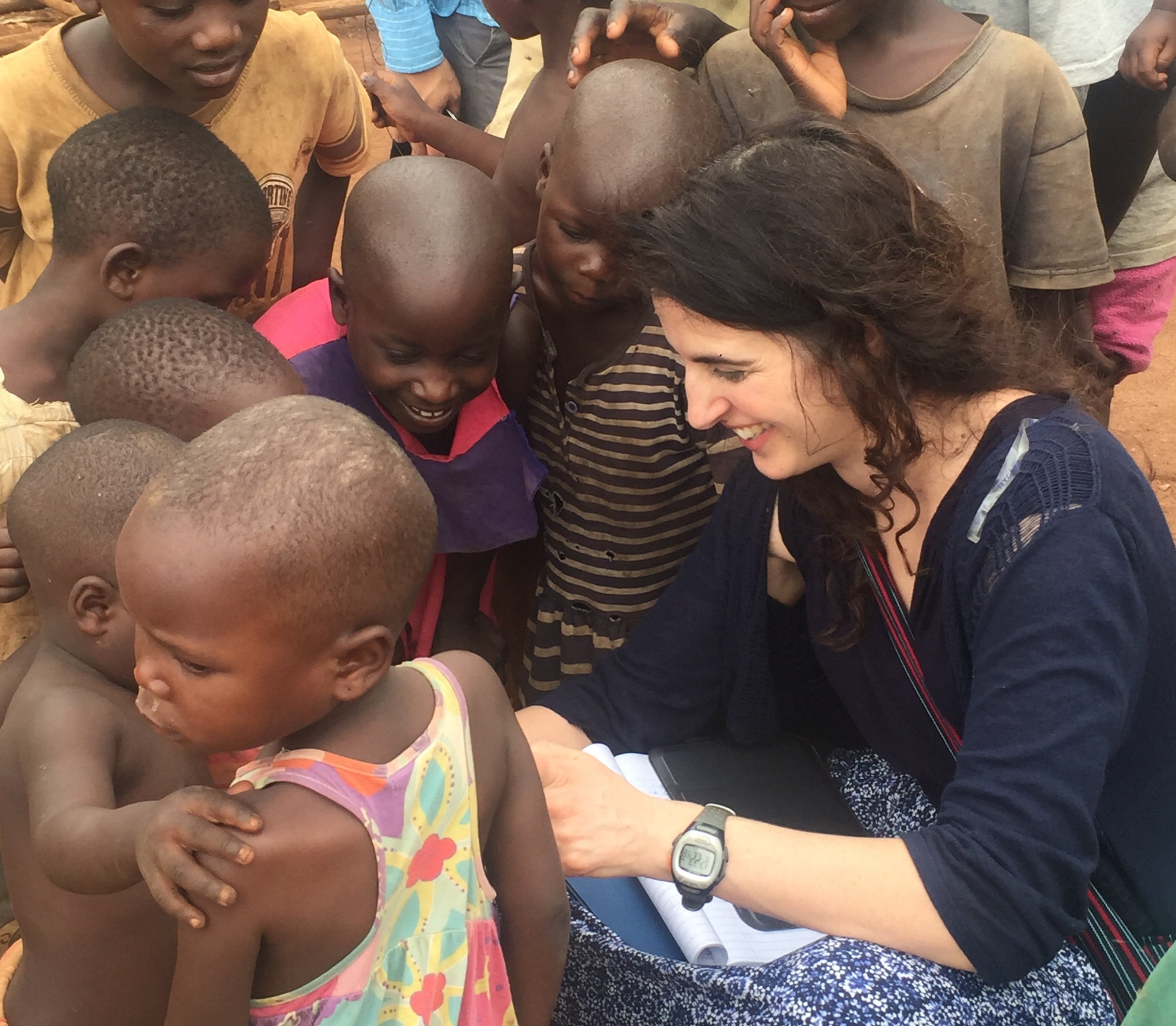 Lynn Rollins and children taking selfies